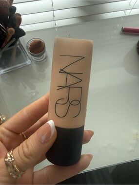 NARS Sheer Glow Foundation - Light Beige